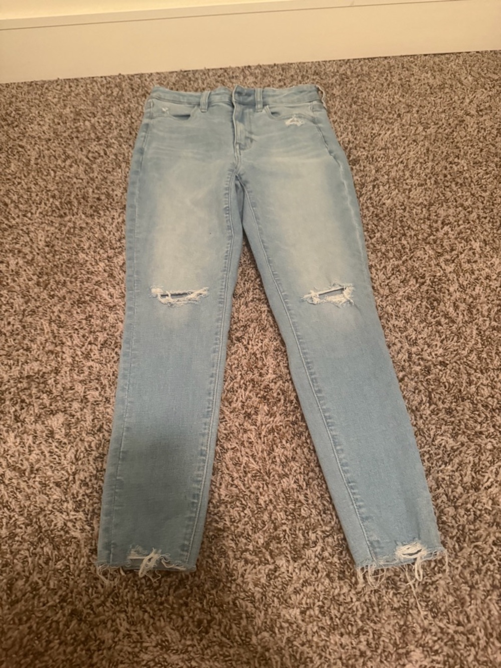 American Eagle size 4 Light Blue Distressed High-Rise Women’s Jeans